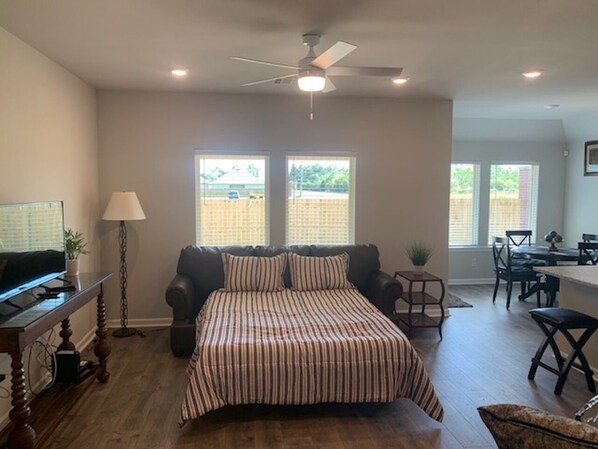 3 bedrooms, iron/ironing board, free WiFi, bed sheets