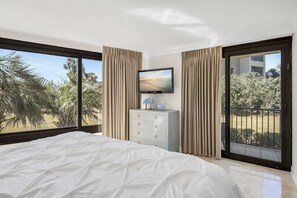 3 habitaciones, tabla de planchar con plancha y cuna de viaje
