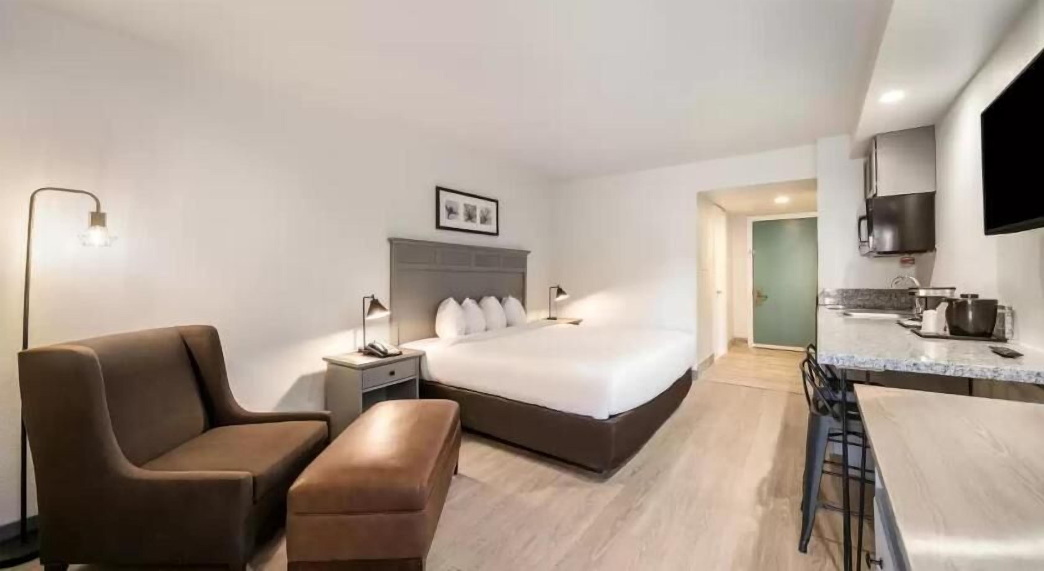 Laptop workspace, free WiFi, bed sheets
