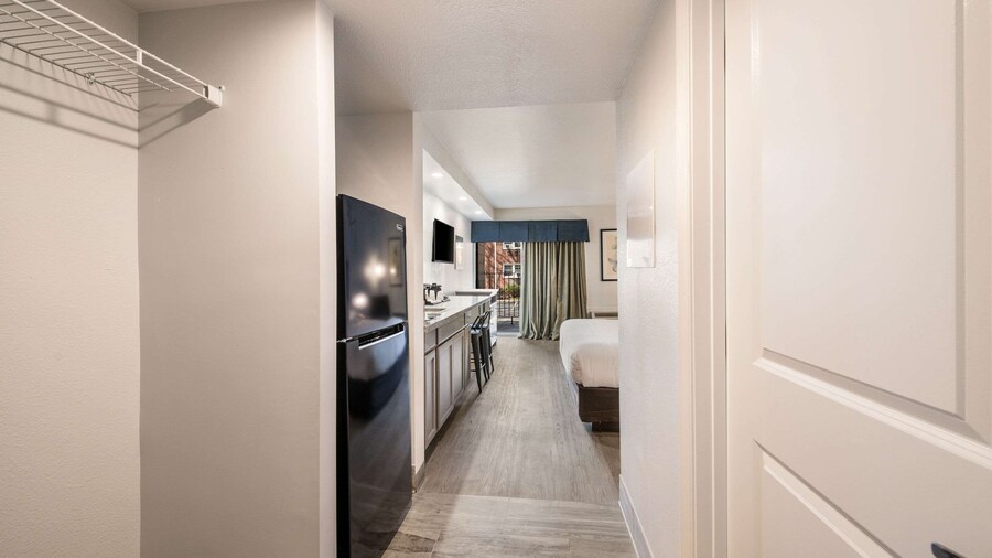 Suburban Studios Williamsburg Central