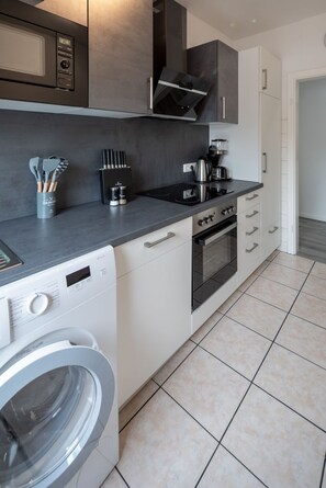 Refrigerador, horno, parrilla de estufa y lavavajillas 
