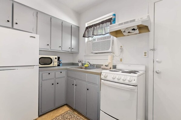 Fridge, microwave, dishwasher, cookware/dishes/utensils