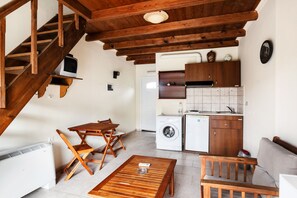 Deluxe Studio Suite | Blackout curtains, bed sheets - Despina studios and rooms (Ikaria)