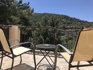 Terrace/patio - Despina studios and rooms (Ikaria)