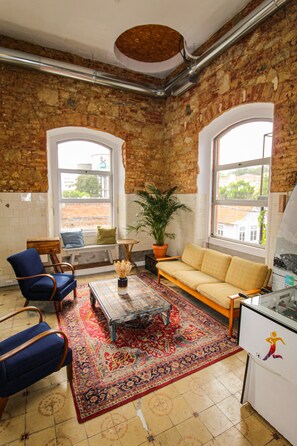 Coin salon dans le hall