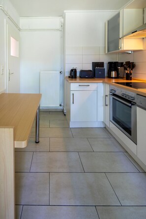 Kühlschrank, Ofen, Herdplatte, Geschirrspüler