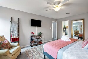 3 bedrooms, desk, iron/ironing board, free WiFi