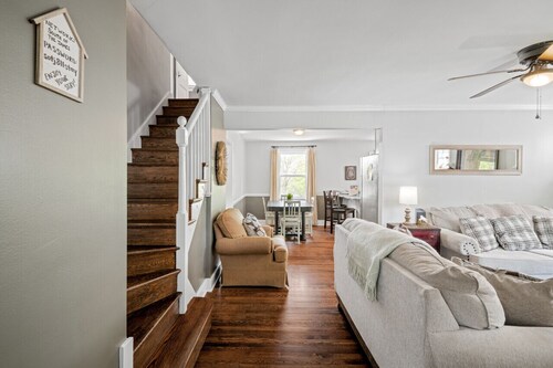 Private House & Yard Central Location to all RVA