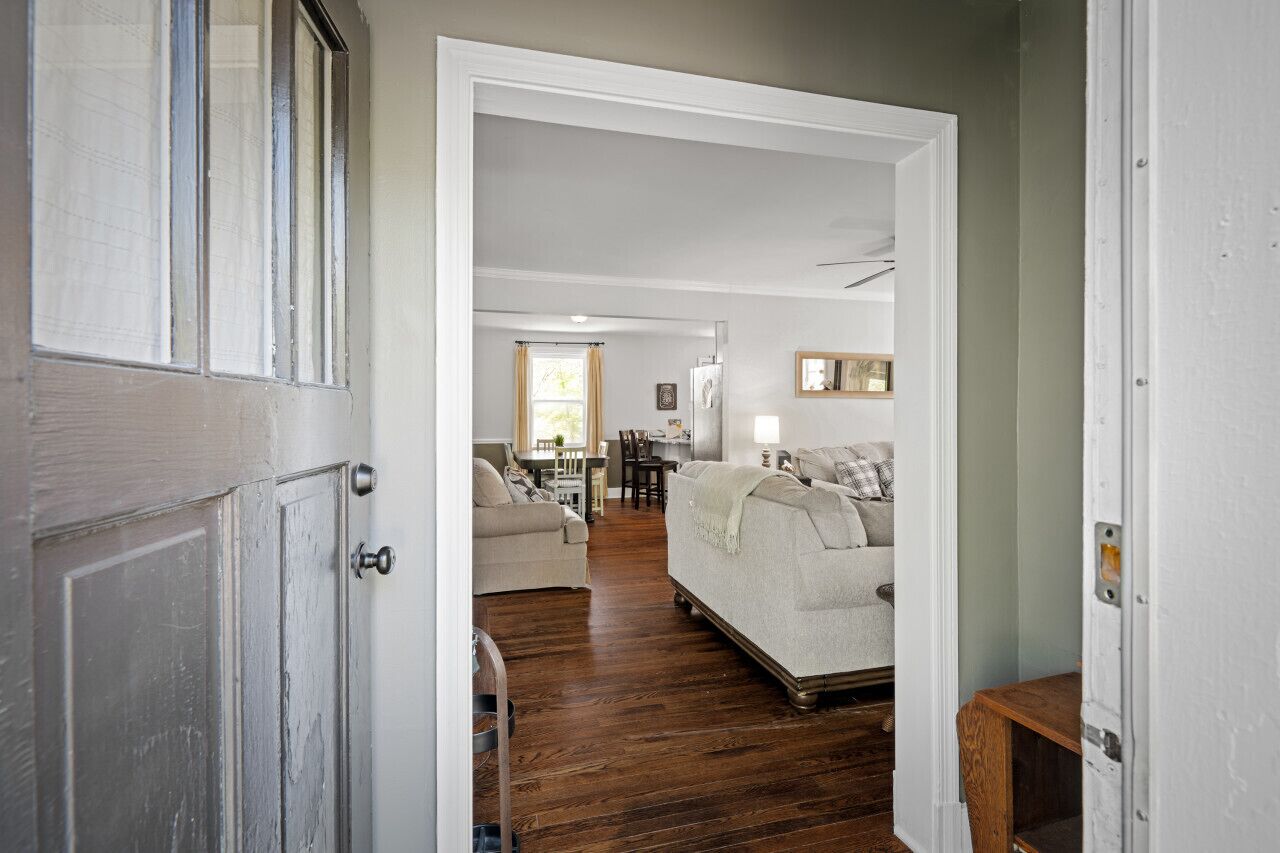 Smart-TV, DVD-Player, Tischtennisplatte, Bücher