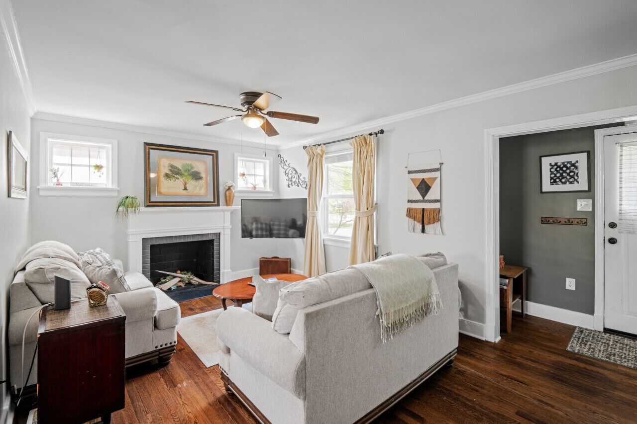 Smart-TV, DVD-Player, Tischtennisplatte, Bücher