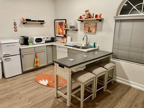 Fox`s Den - Hot Tub - BBQ - Queen Bed - Sleeps 2