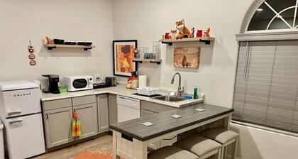 Fox`s Den - Hot Tub - BBQ - Queen Bed - Sleeps 2