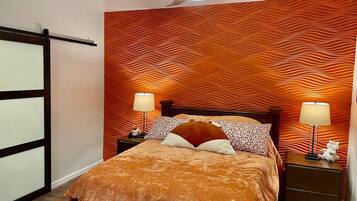 Desk, travel crib, WiFi, bed sheets