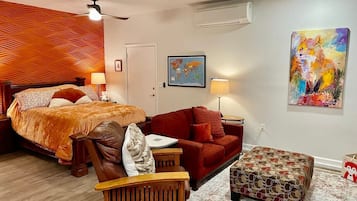 Desk, travel crib, WiFi, bed sheets