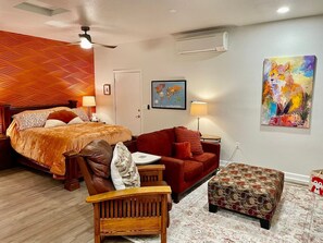 Desk, travel cot, WiFi, bed sheets