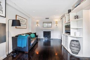 TV, strømmetjenester og kontorer