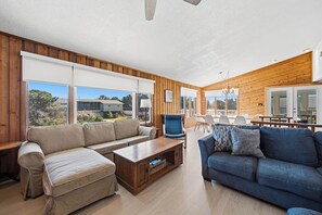 TV, table football - Cair Paravel | 680 ft to the beach | (Virginia Beach)