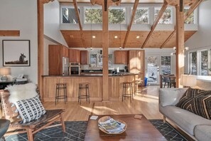 Smart TV, fireplace, ping pong