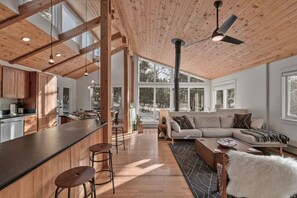 Smart TV, fireplace, ping pong