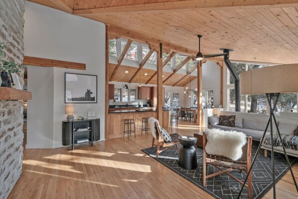 Smart TV, fireplace, ping pong