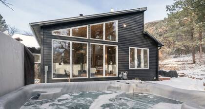 Durango Mountain House with Hot Tub and Views - great location