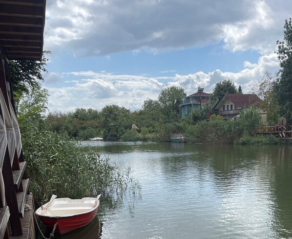 40-inch Smart TV with cable channels, TV, Netflix - Larin Otel (Sile)