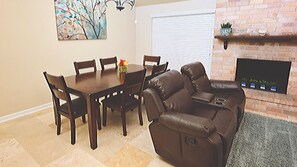 Dining - 4Bdrm 2Bath 4Beds - Richmond (Richmond)