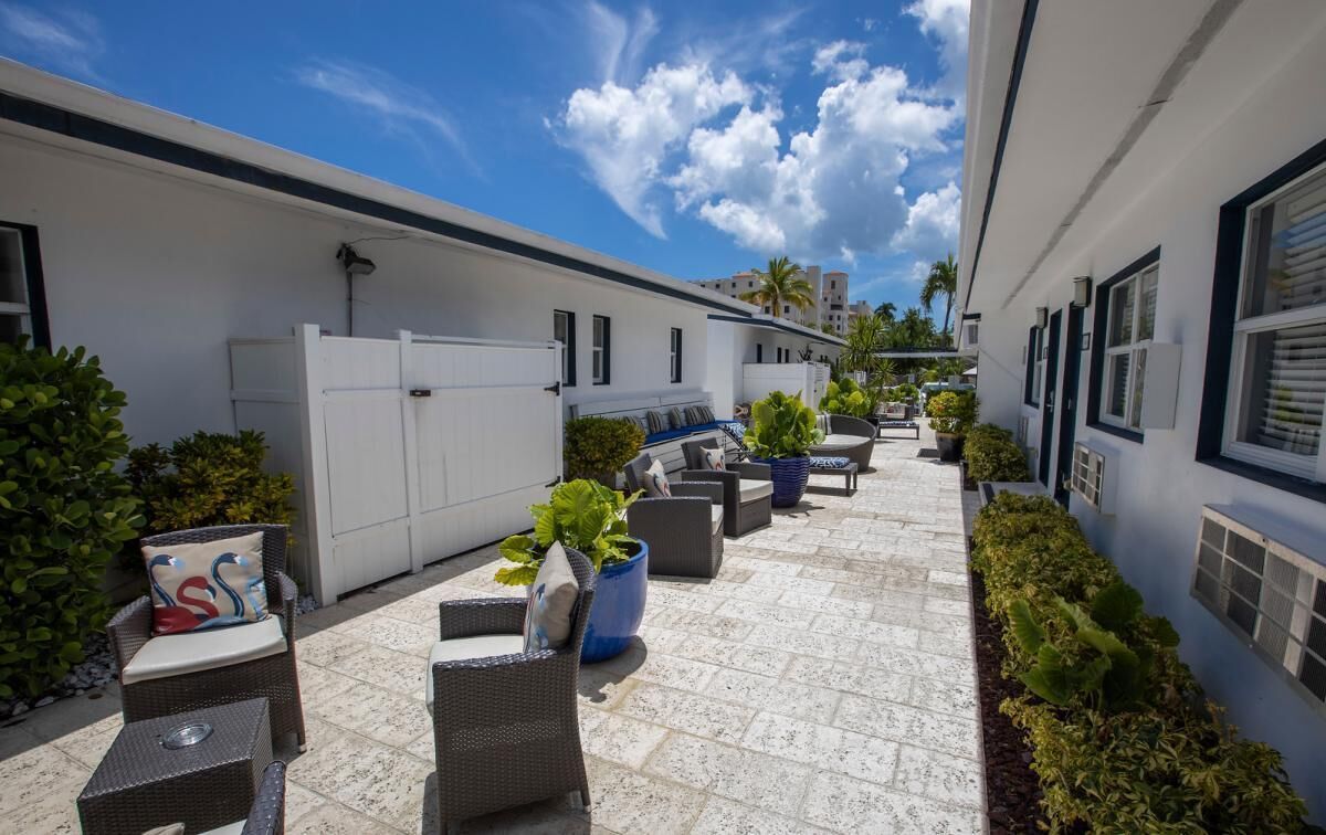Short Walk From Beach! 3 Modern Units, On-Site Restaurant and Bar