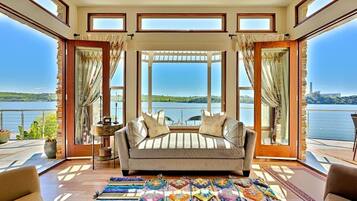 Smart TV, fireplace, video games