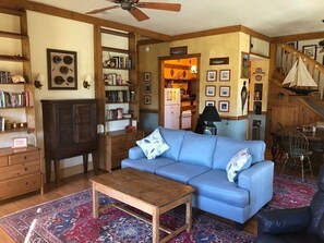 A cozy living room with a blue sofa, wooden coffee table, and a patterned rug. - Redfish Lodge- Steinhatchee Landing Resort Sleep 5 (Steinhatchee)