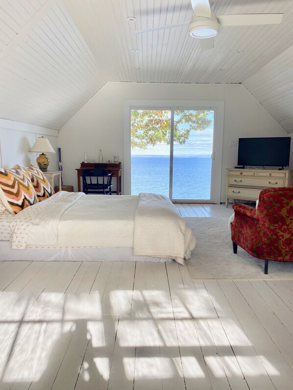 4 bedrooms, WiFi, bed sheets