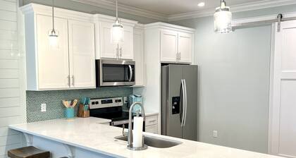 20% weekly discount! 3 BR Condo. End Unit. Walk to Marina & Zachrys!