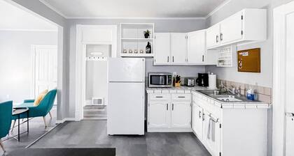 Blocks from River & DT Missoula! University apt now offering mid-term rentals!