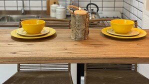 Kaffetrakter/tekoker, kjøleskap, ovn og kokeplater
