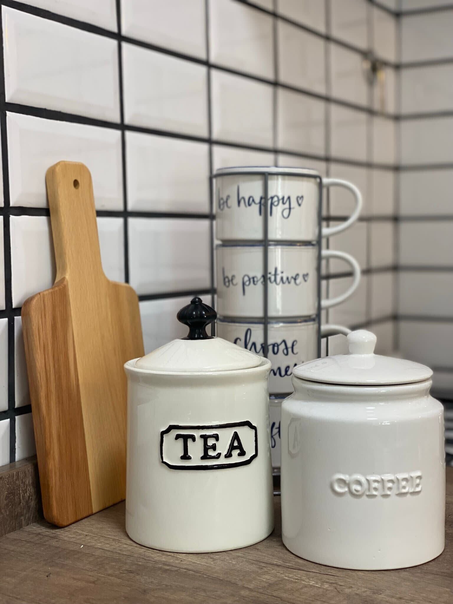 Coffee/tea maker, fridge, oven, stovetop