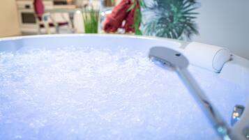 Indoor spa tub