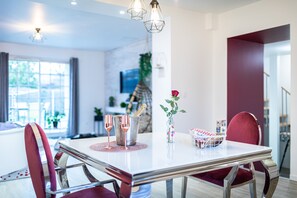 Dining - Suite L'échappée - Romantic home - Private SPA (PEZARCHES)