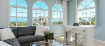 Tamarind House: Beautiful Hutchinson Island Home Steps From the Beach, Huge Pool