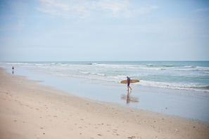 Beach nearby, sun loungers, beach towels