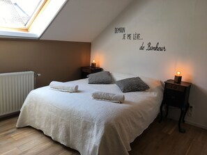 4 chambres, lit parapluie, Wi-Fi gratuit, draps fournis