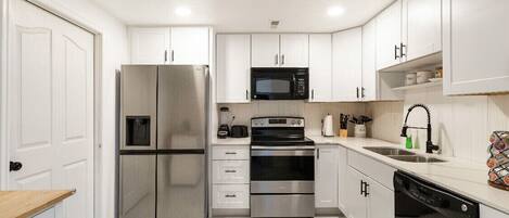 Microwave, dishwasher, coffee/tea maker, cookware/dishes/utensils