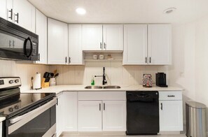Microwave, dishwasher, coffee/tea maker, cookware/dishes/utensils