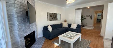 Smart TV, fireplace
