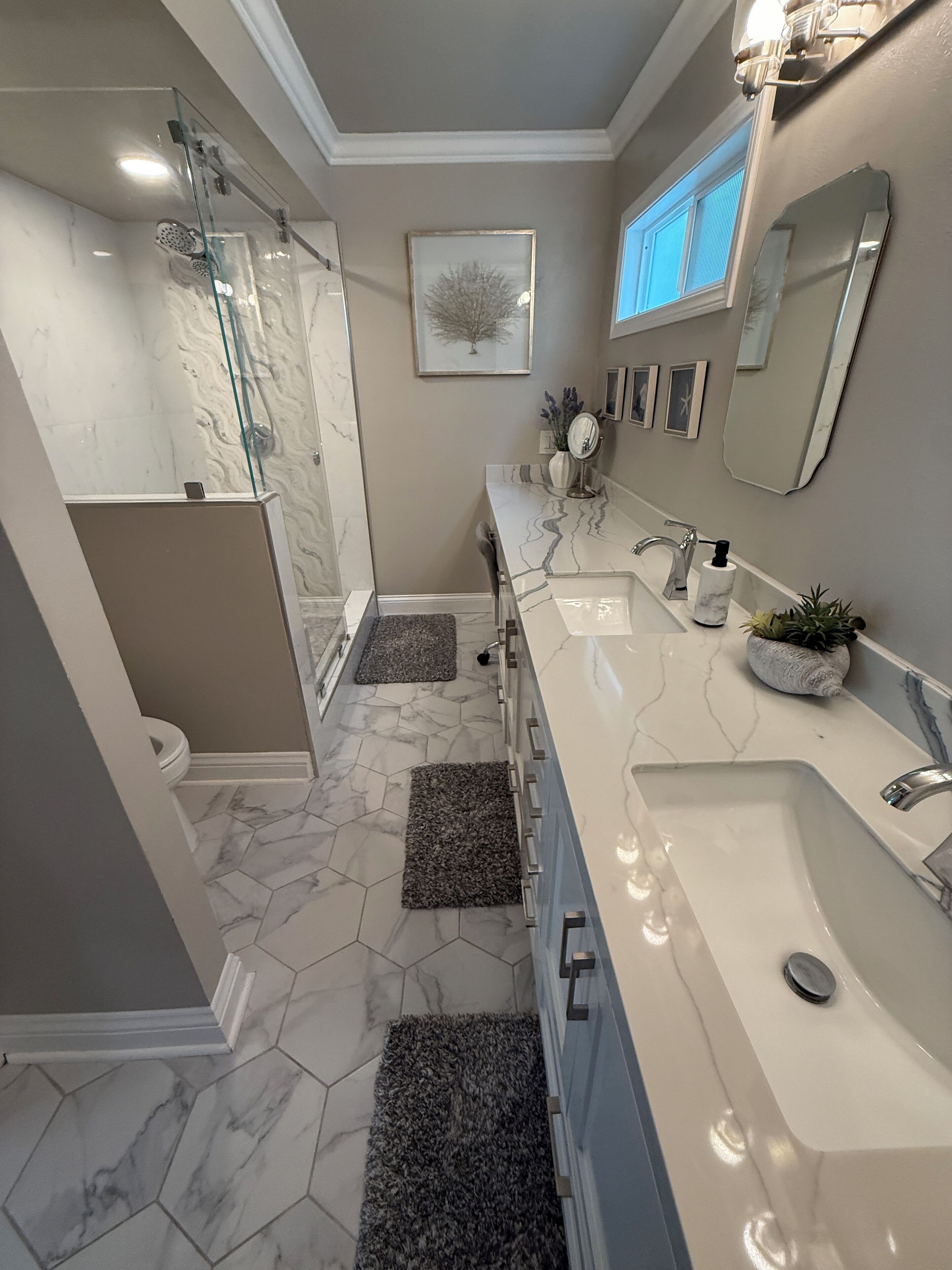 Combined shower/tub, hair dryer, towels, soap