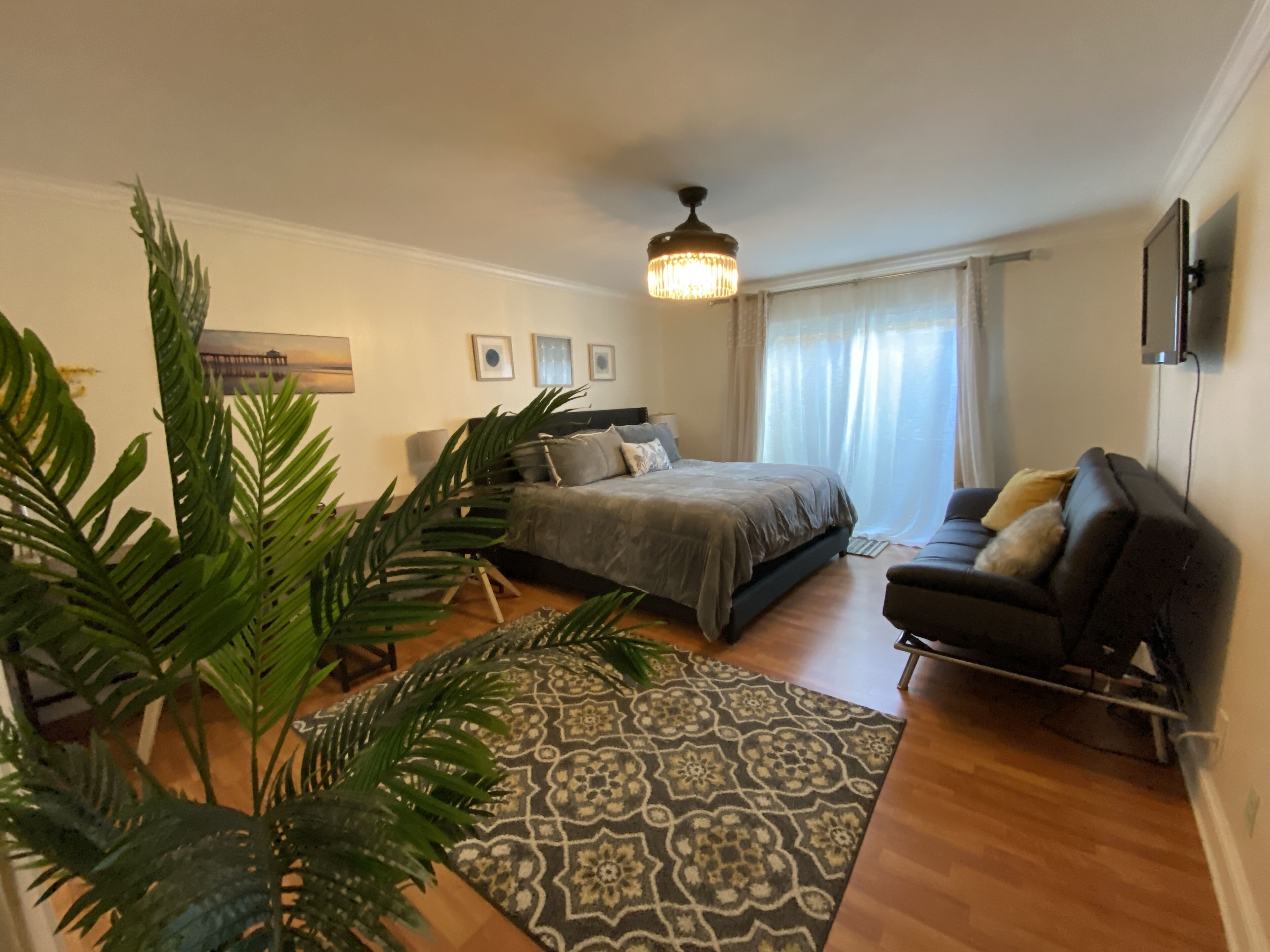 3 habitaciones, tabla de planchar con plancha, wifi y ropa de cama 
