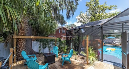 Private historic district apt with pool-suite B