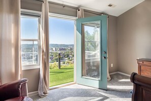 Interior - 3 Decks W/City Views, Hot Tub, Theater Rm, Garage (Cincinnati)