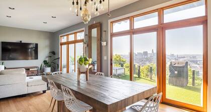 3 Decks W/City Views, Hot Tub, Theater Rm, Garage