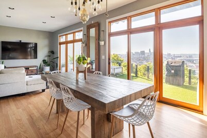 3 Decks W/City Views, Hot Tub, Theater Rm, Garage