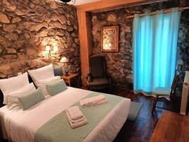 Classic Room | Free WiFi, bed sheets